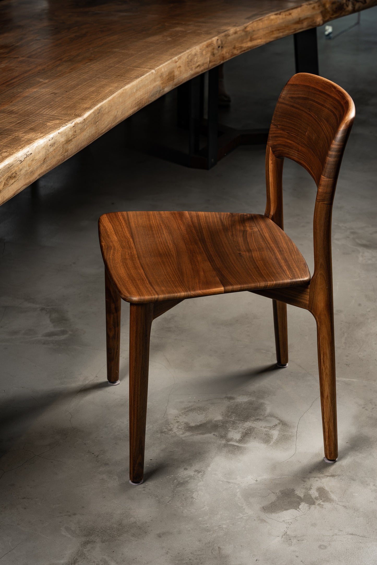 Emma Chair – Simple Elegance in Solid Wood Design