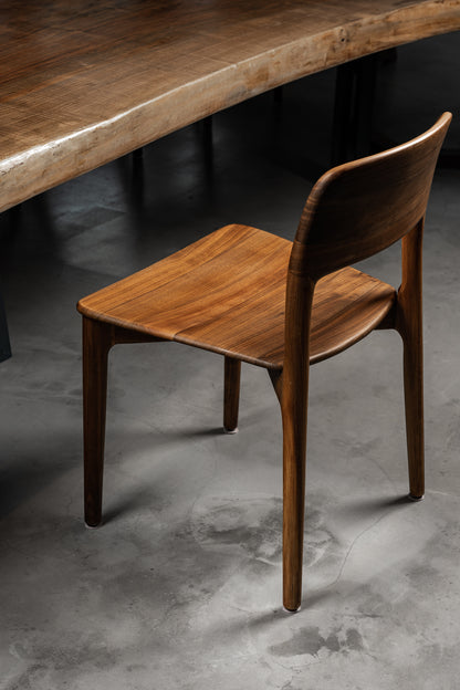 Emma Chair – Simple Elegance in Solid Wood Design