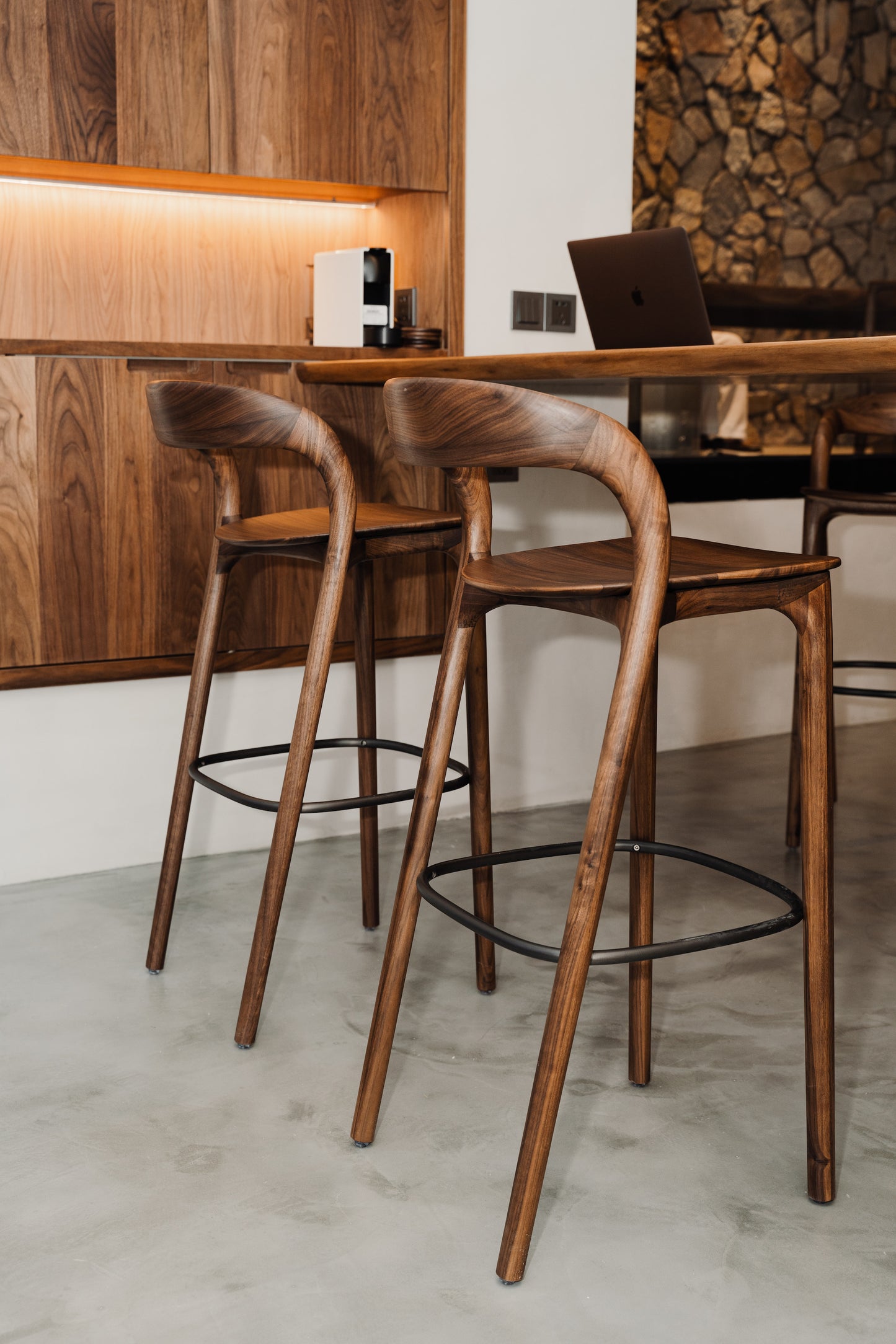 Gordon Bar Chair – A Statement of Style and Sophistication