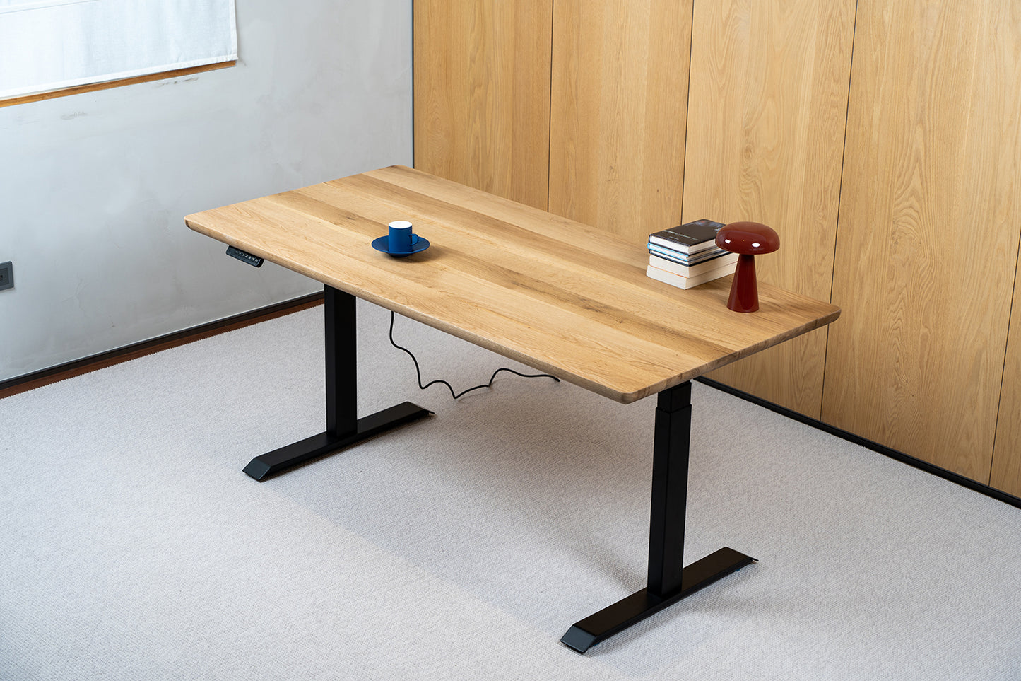 Adjustable White Oak Table – Modern Elegance Meets Versatile Design