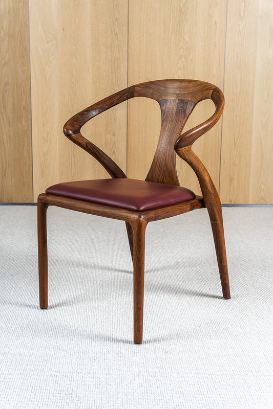 Bach Chair – A Harmonious Blend of Comfort and Craftsmanship