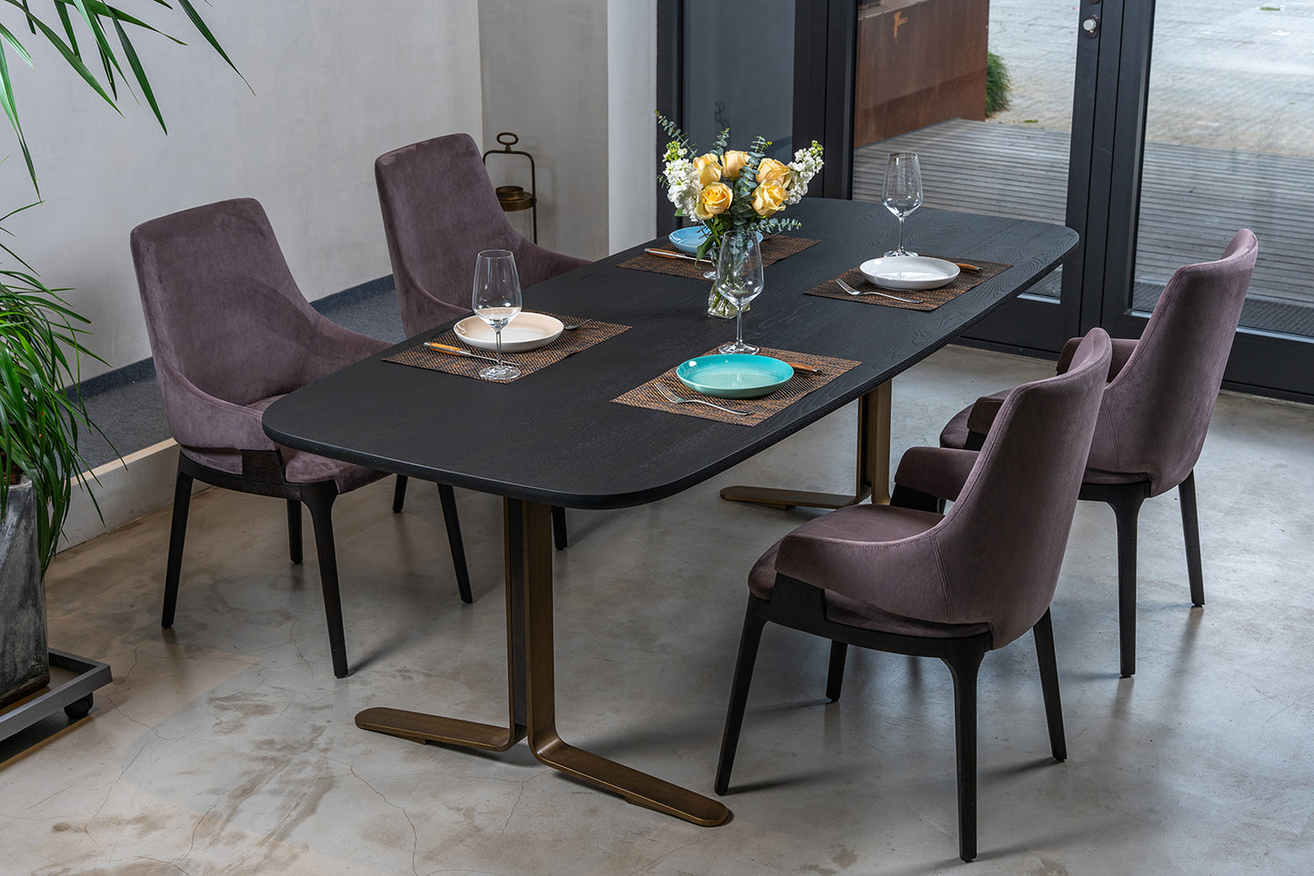 Nottingham White Oak Dining Table – Refined Craftsmanship for Elegant Dining